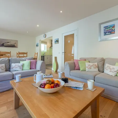 4 Pentire Rocks Holiday home Polzeath